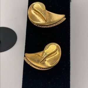 3.23.26-18 Vintage Laurel Burch Gold-tone Eider Stylized Bird Clip Earrings